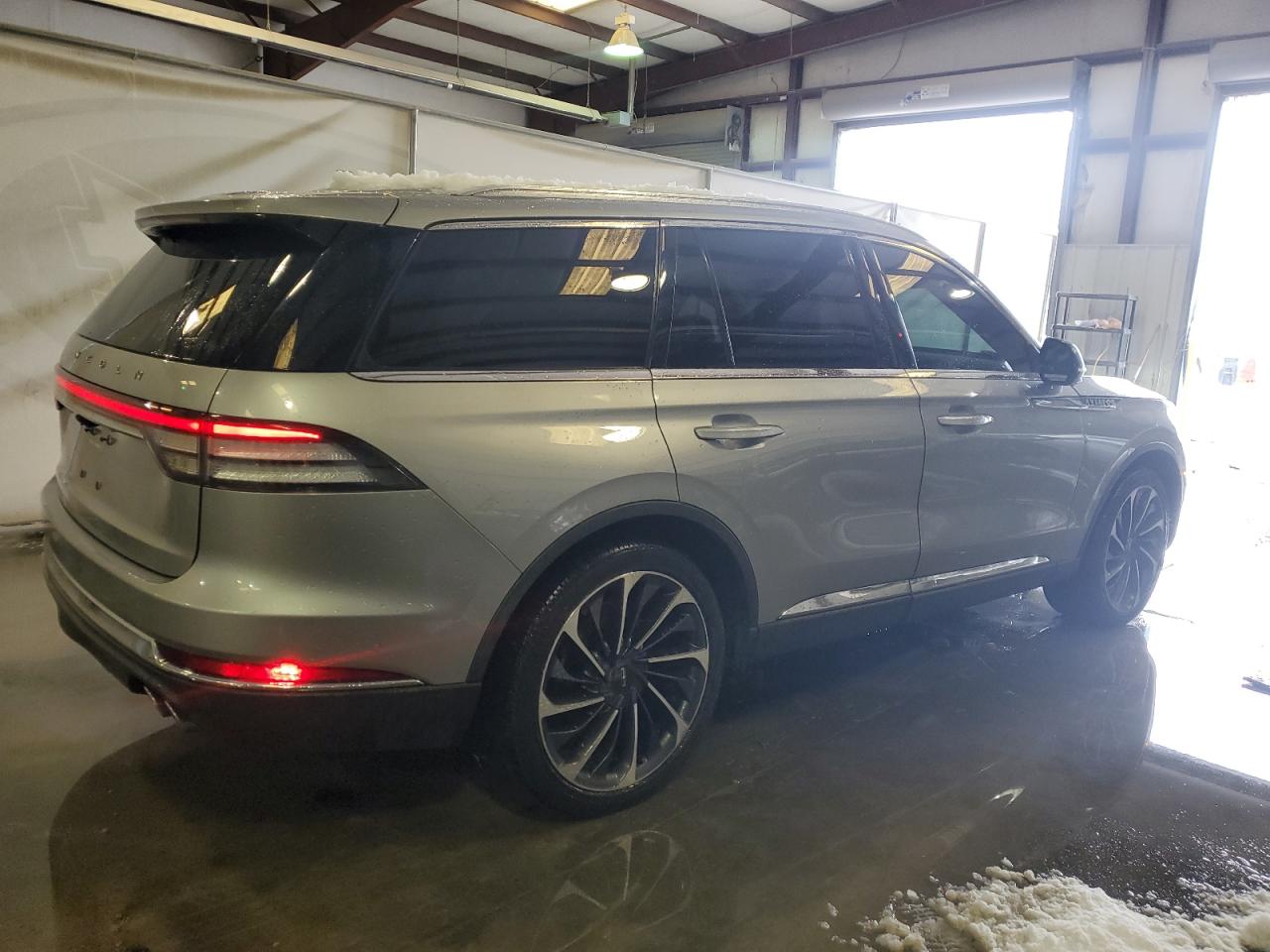 2020 Lincoln Aviator - Image 3