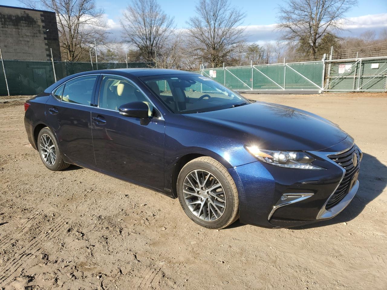 2017 Lexus ES - Image 4