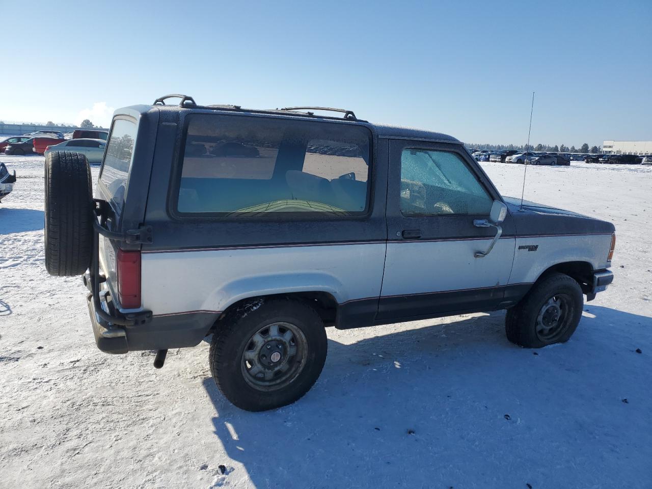 1989 Ford Bronco - Image 3