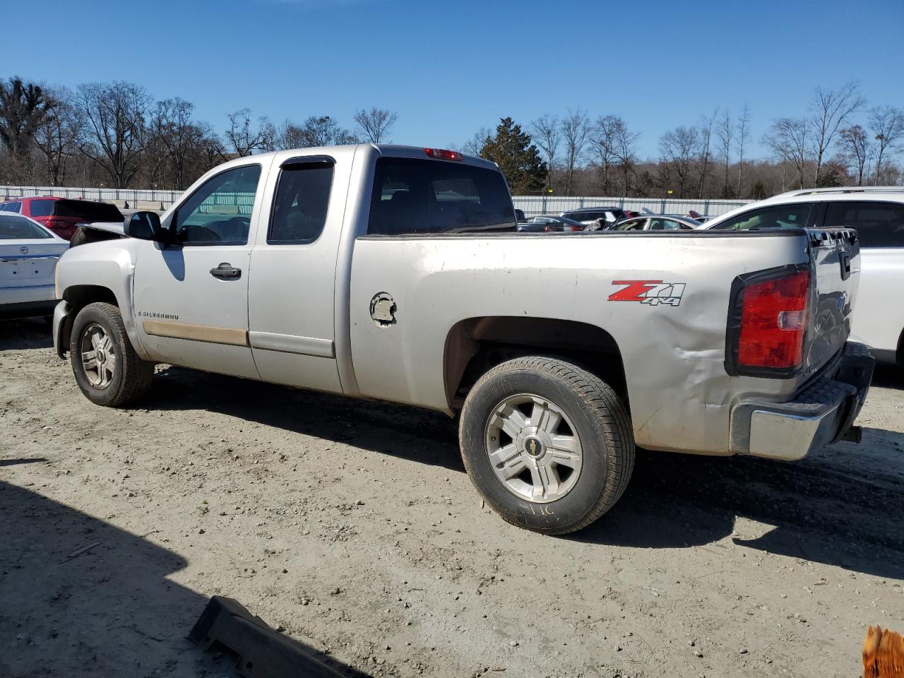 2007 Chevrolet Silverado - Image 2