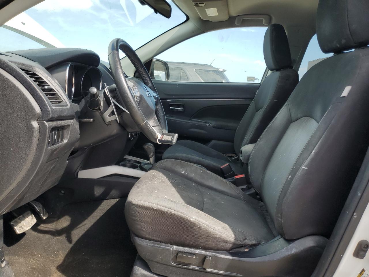 2013 Mitsubishi Outlander - Image 8