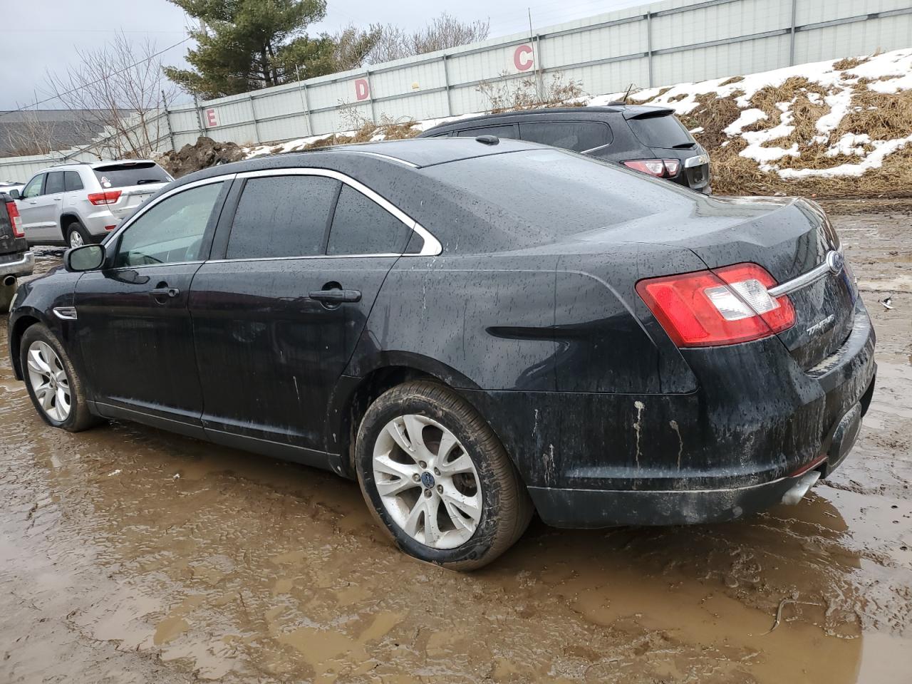 2010 Ford Taurus - Image 2