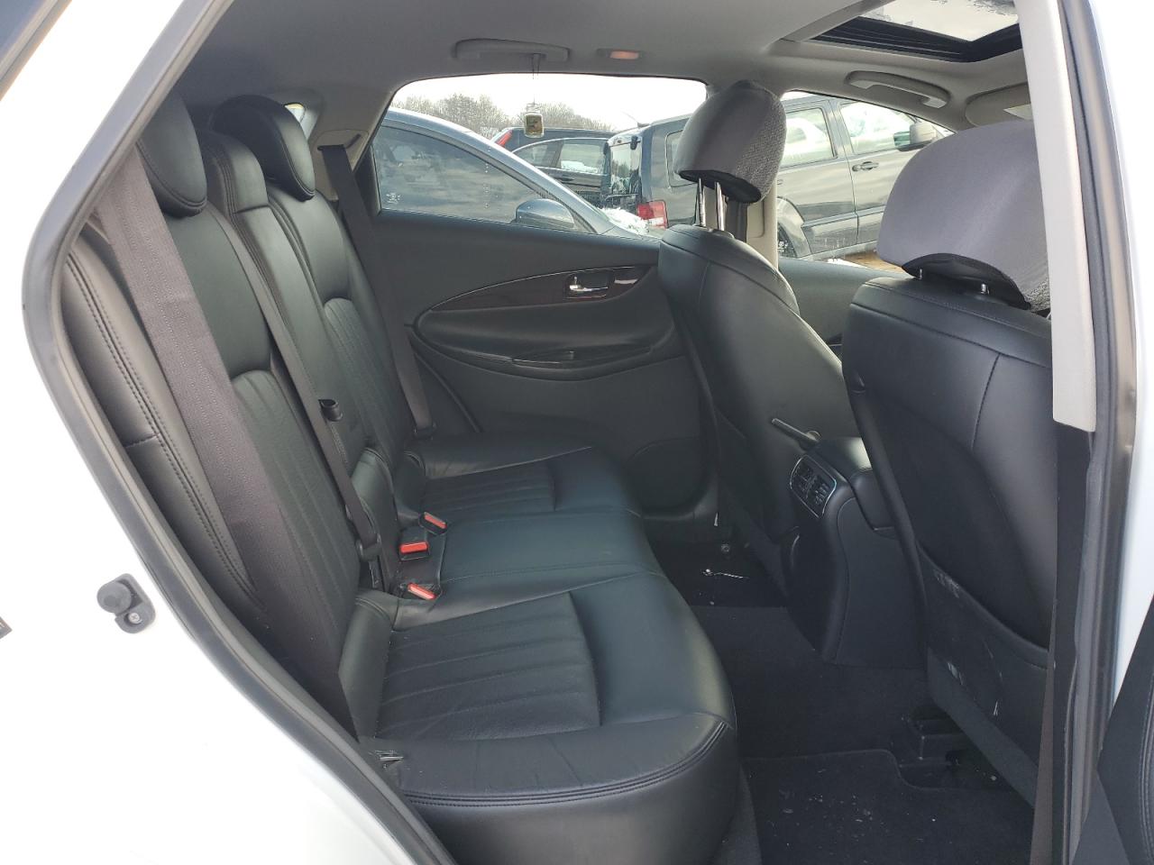 2017 Infiniti QX50 - Image 10