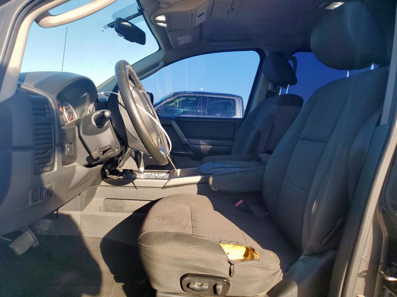 2011 Nissan Titan - Image 7
