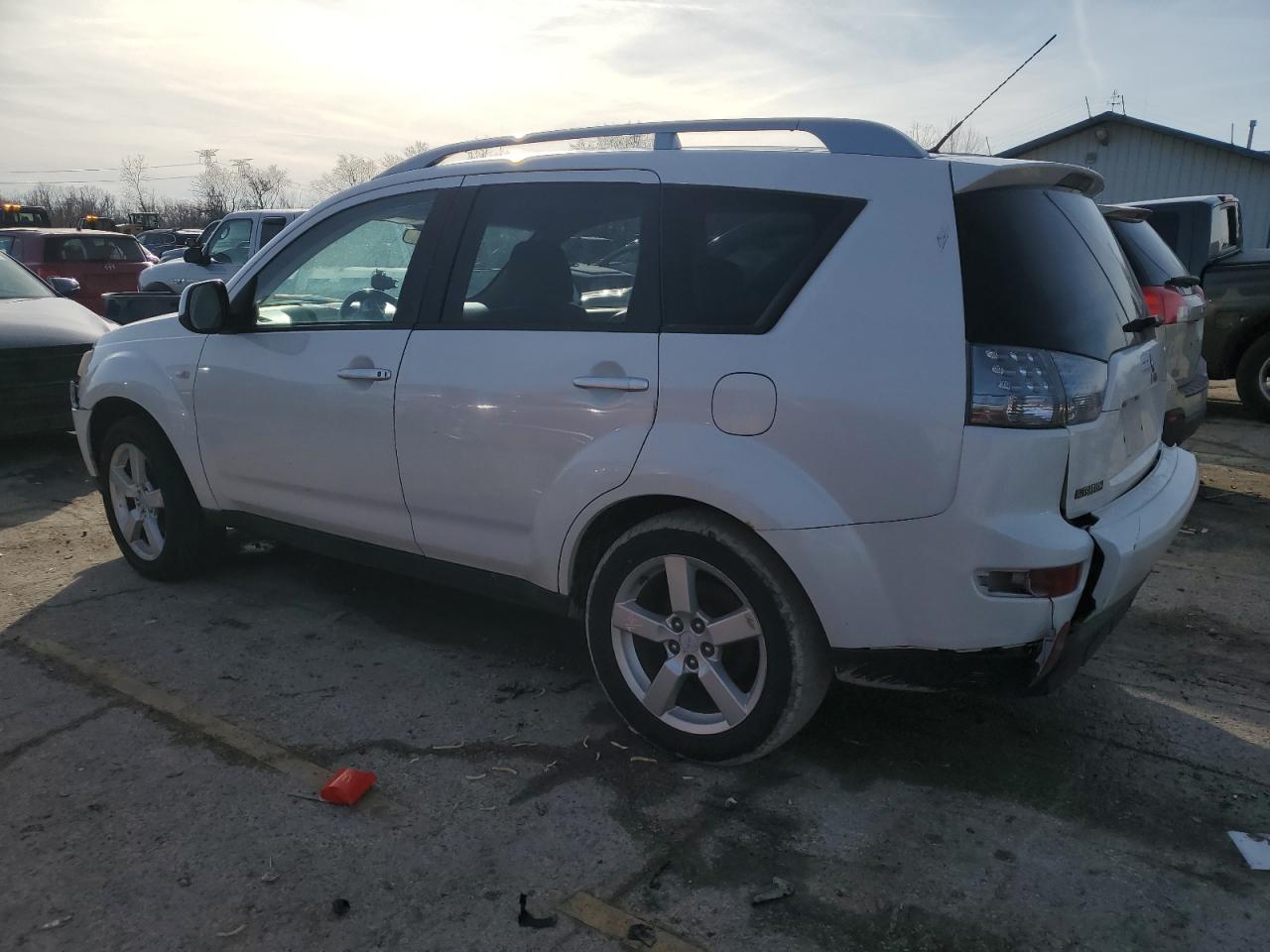 2007 Mitsubishi Outlander - Image 2
