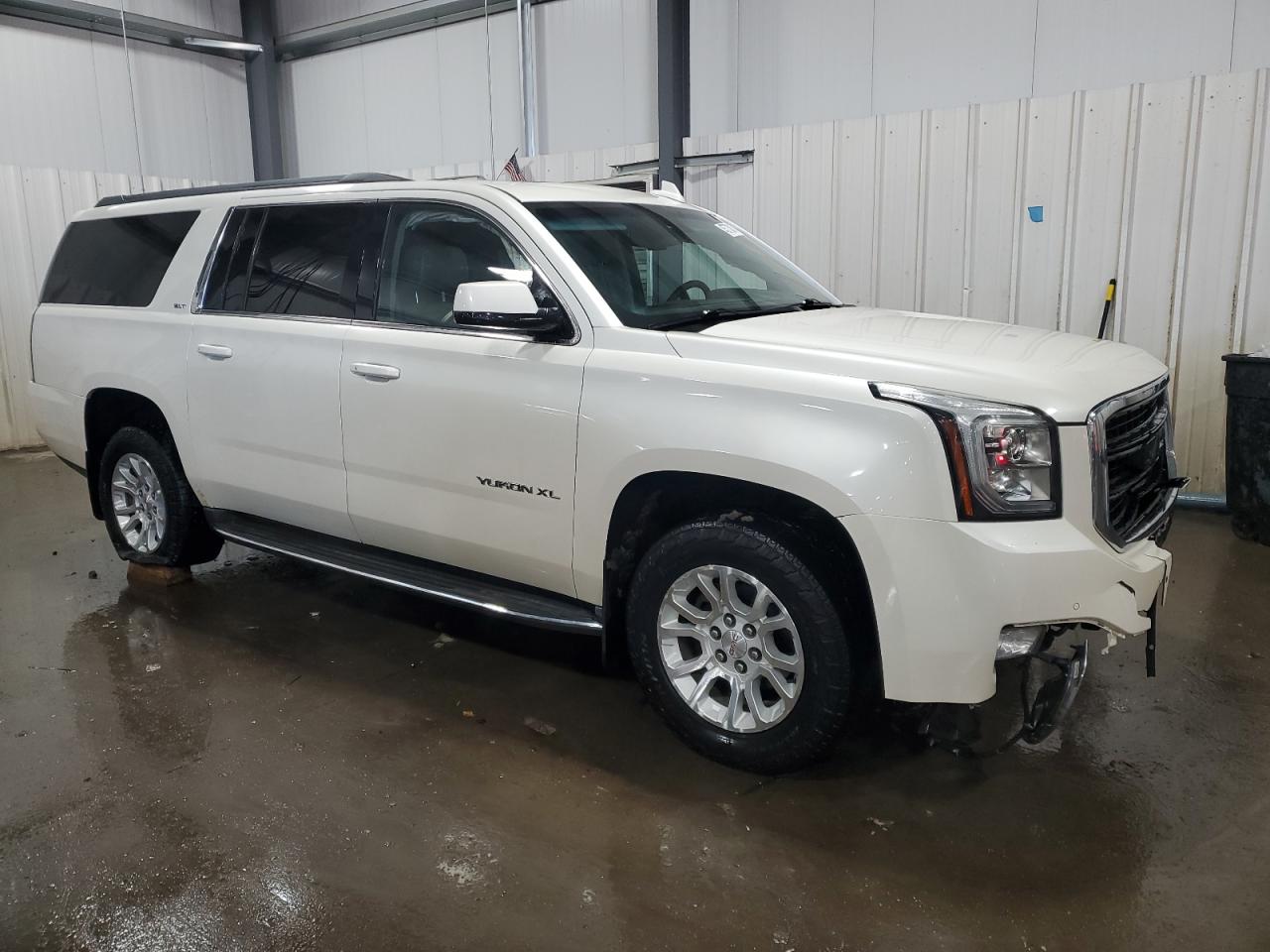 2015 GMC Yukon - Image 4