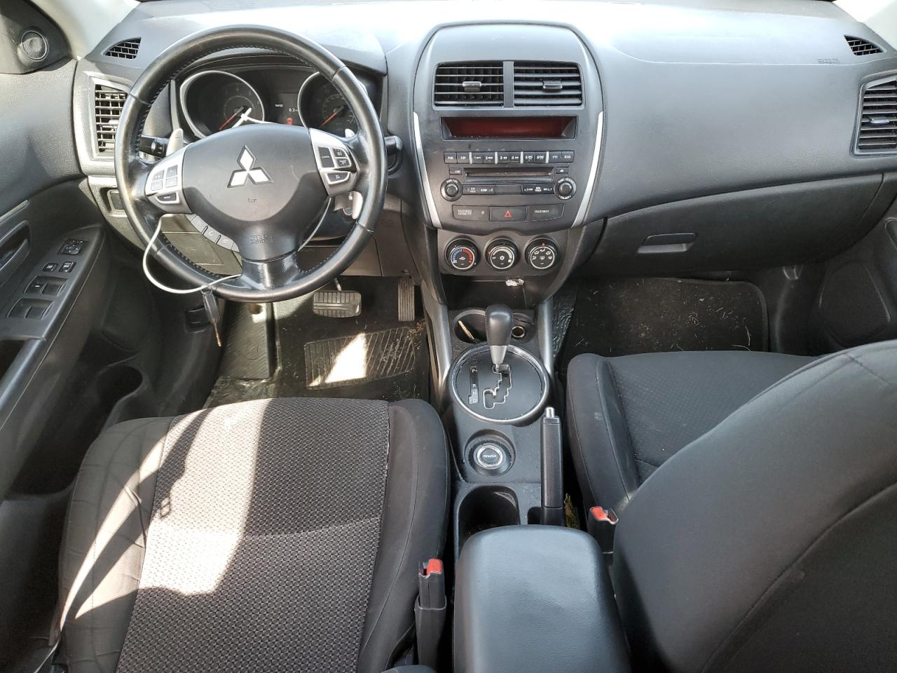 2013 Mitsubishi Outlander - Image 8