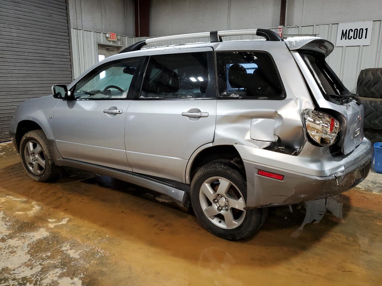 2004 Mitsubishi Outlander - Image 2