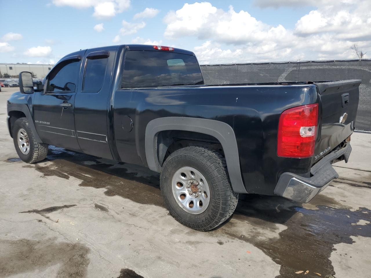 2009 Chevrolet Silverado - Image 2