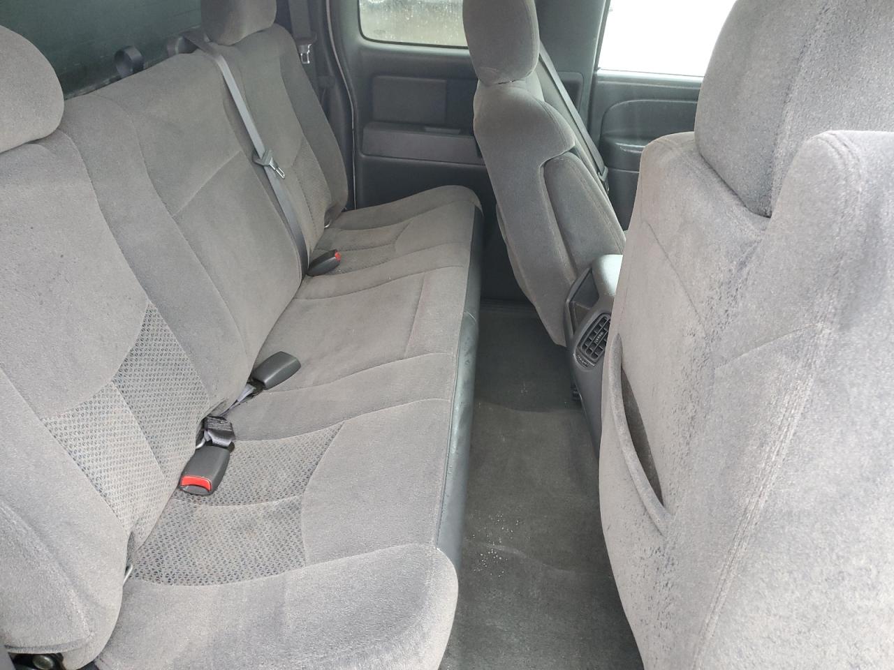 2006 Chevrolet Silverado - Image 11