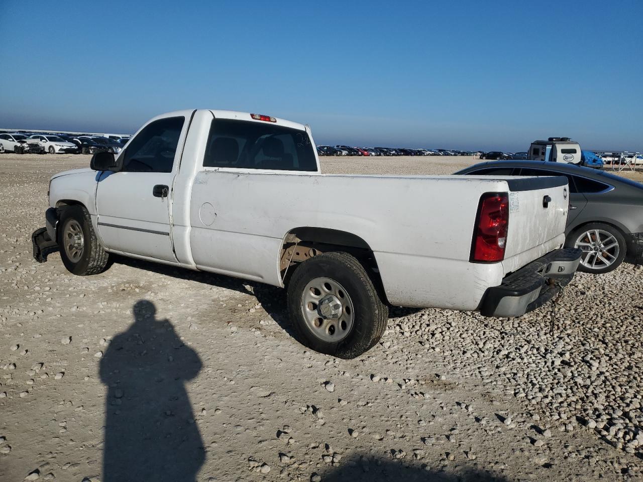 2007 Chevrolet Silverado - Image 2