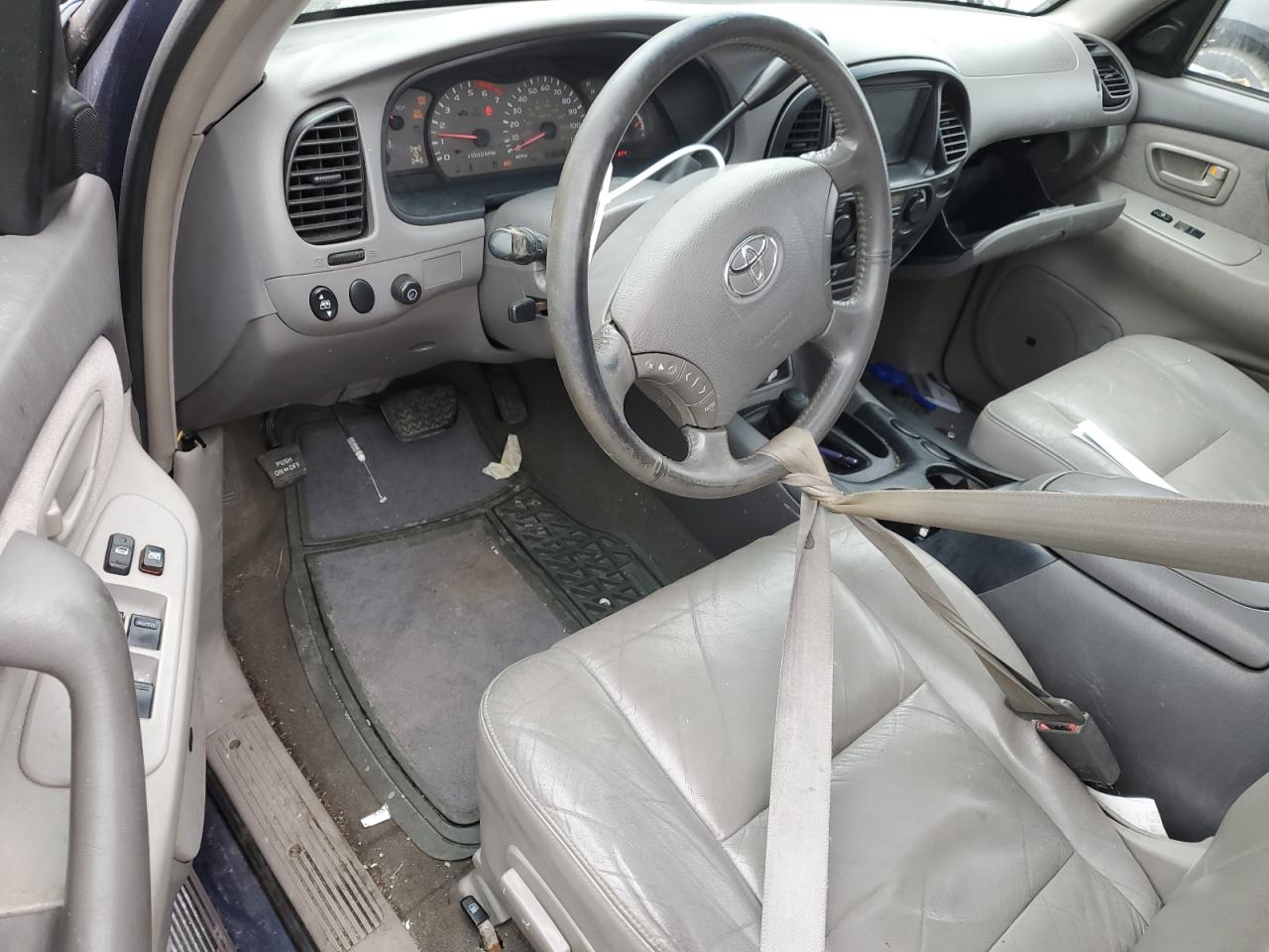 2004 Toyota Sequoia - Image 8