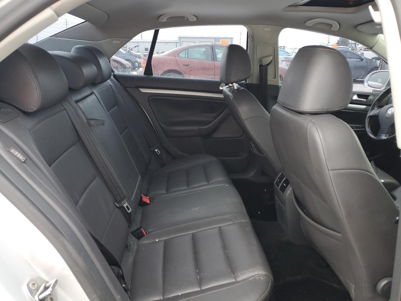 2006 Volkswagen Jetta - Image 10