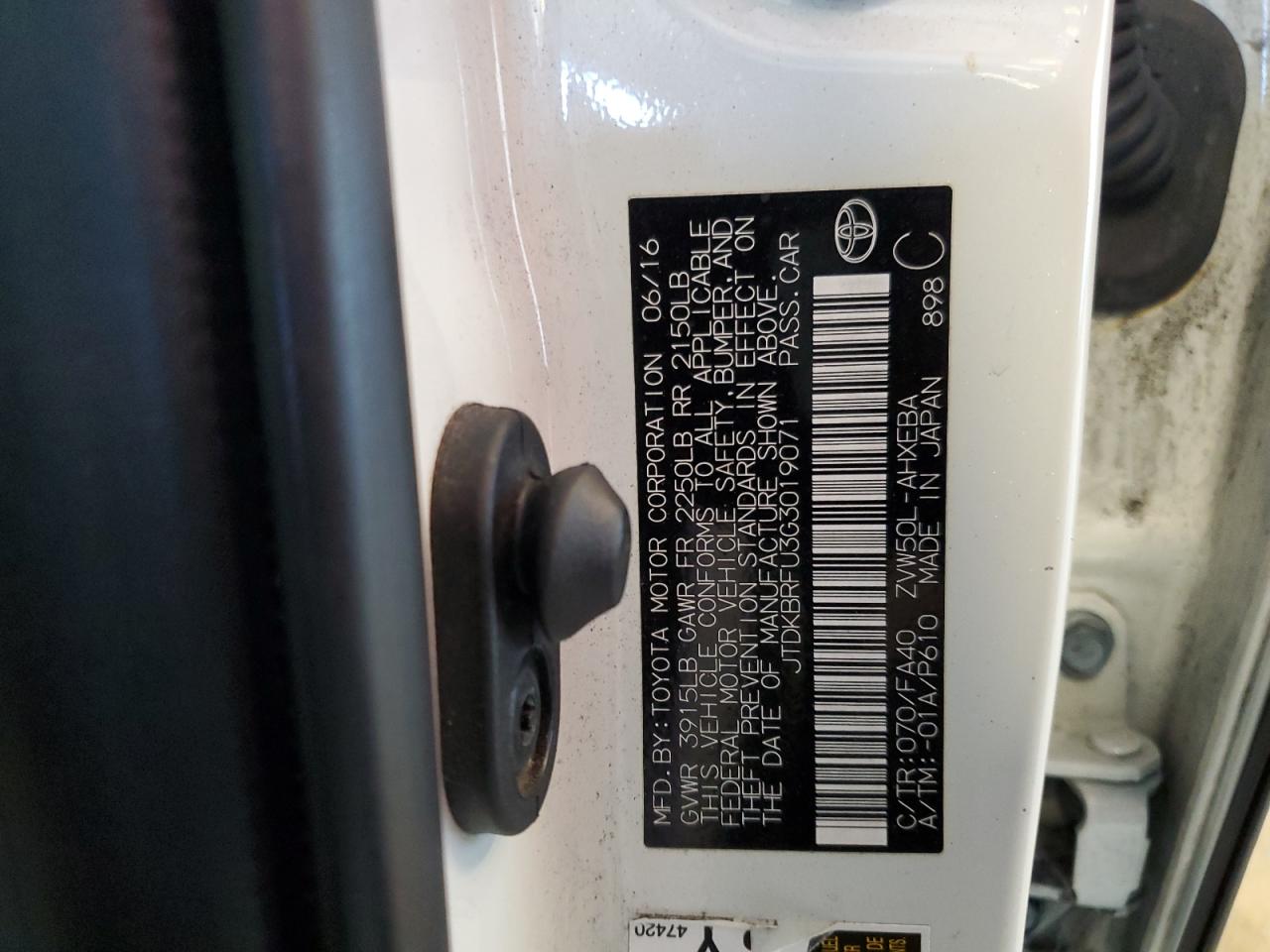 2016 Toyota Prius - Image 12