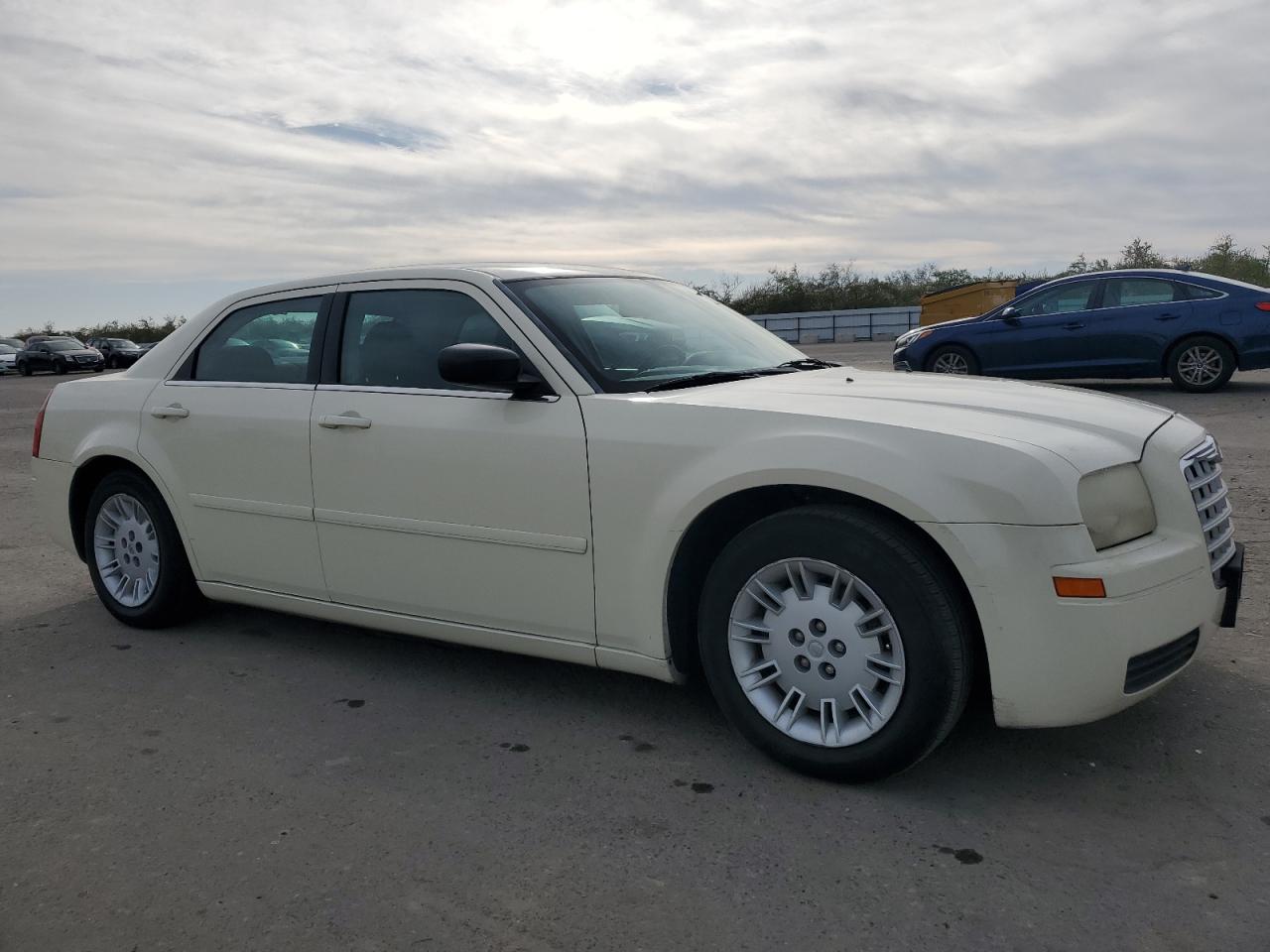 2005 Chrysler 300 - Image 4