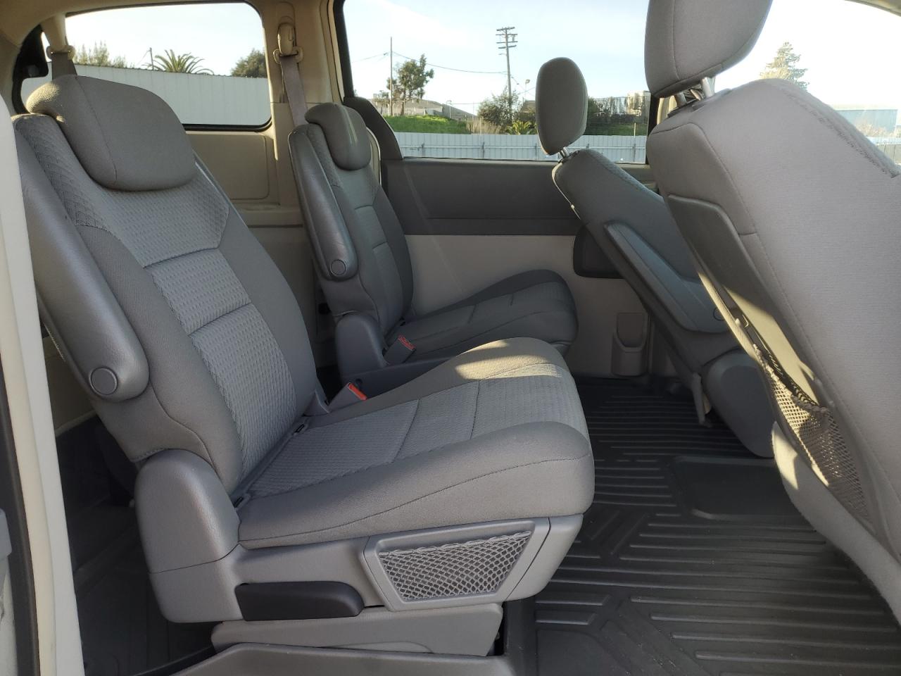 2010 Chrysler Town & Country - Image 11