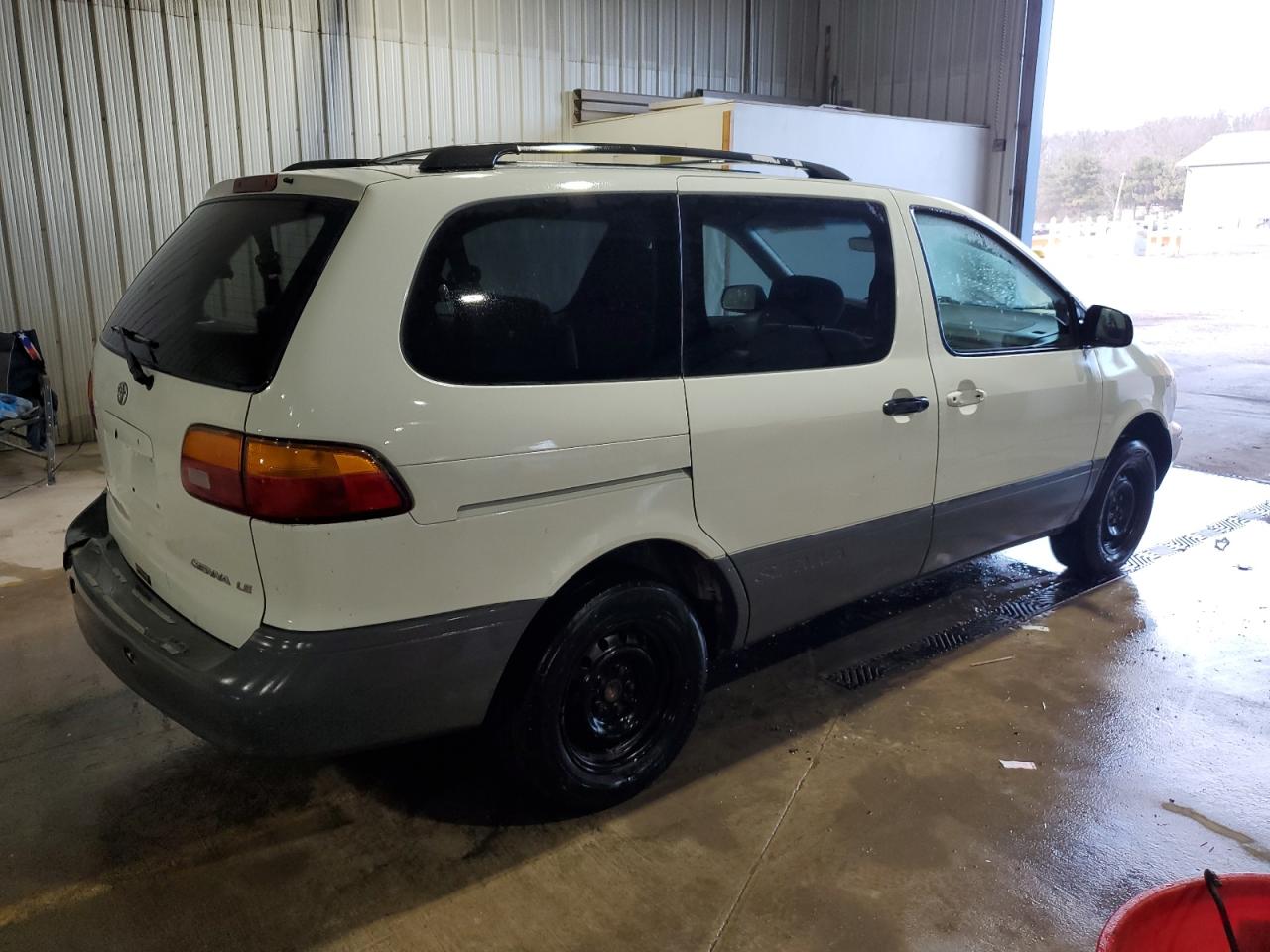 1999 Toyota Sienna - Image 3