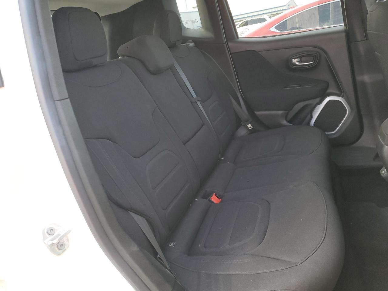 2018 Jeep Renegade - Image 12