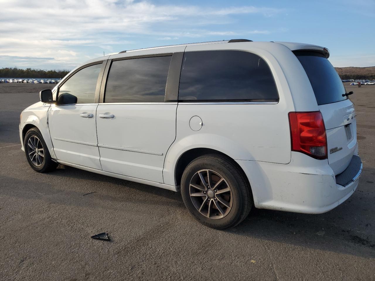 2017 Dodge Caravan - Image 2
