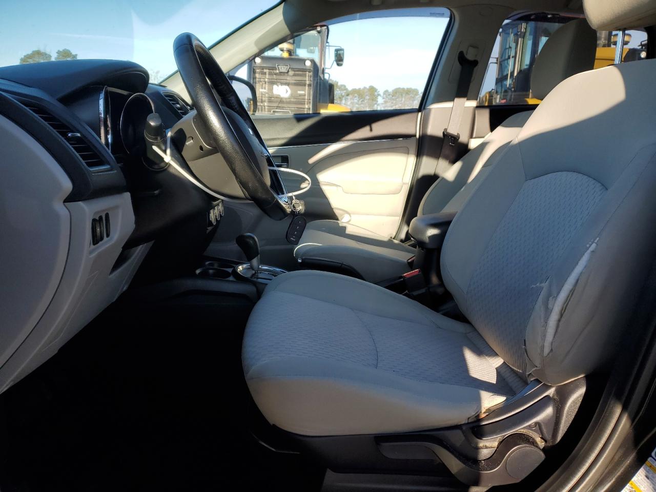 2017 Mitsubishi Outlander - Image 7