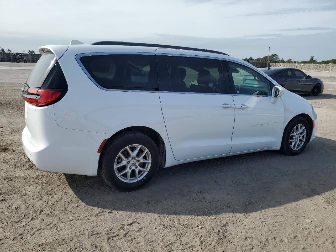 2022 Chrysler Pacifica - Image 3