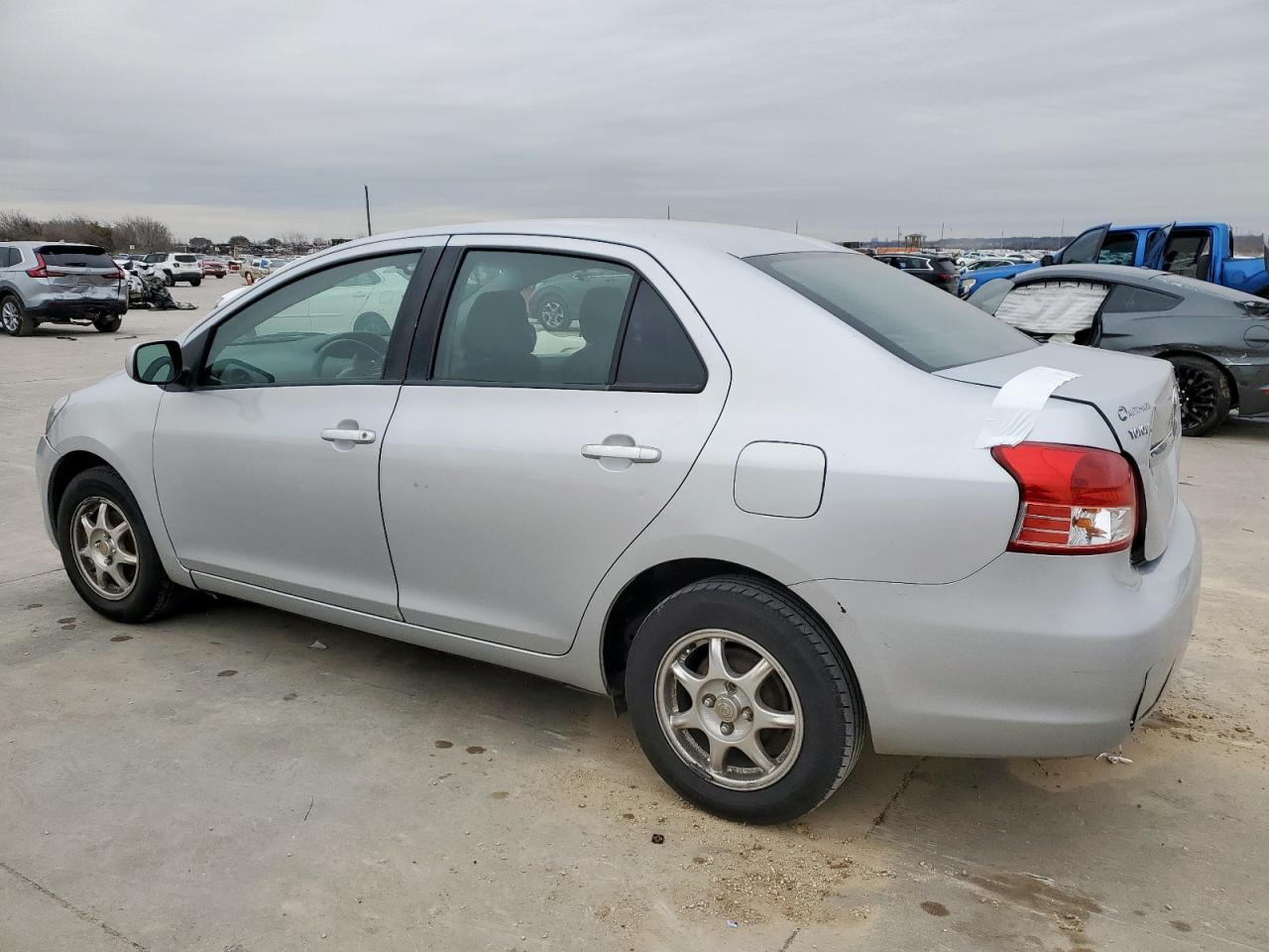 2009 Toyota Yaris - Image 2