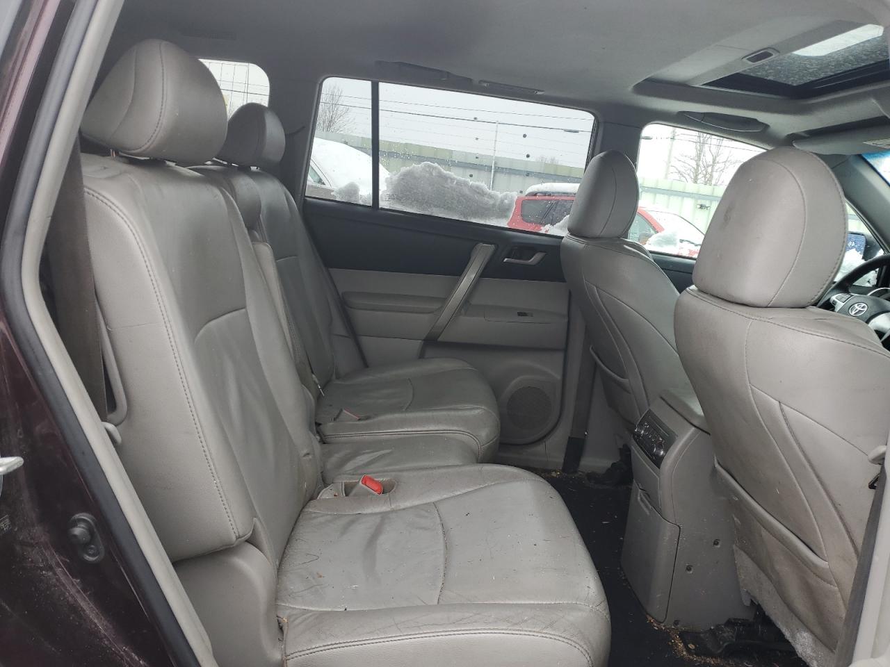 2013 Toyota Highlander - Image 11