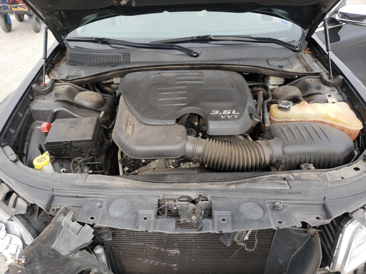 2014 Chrysler 300 - Image 11