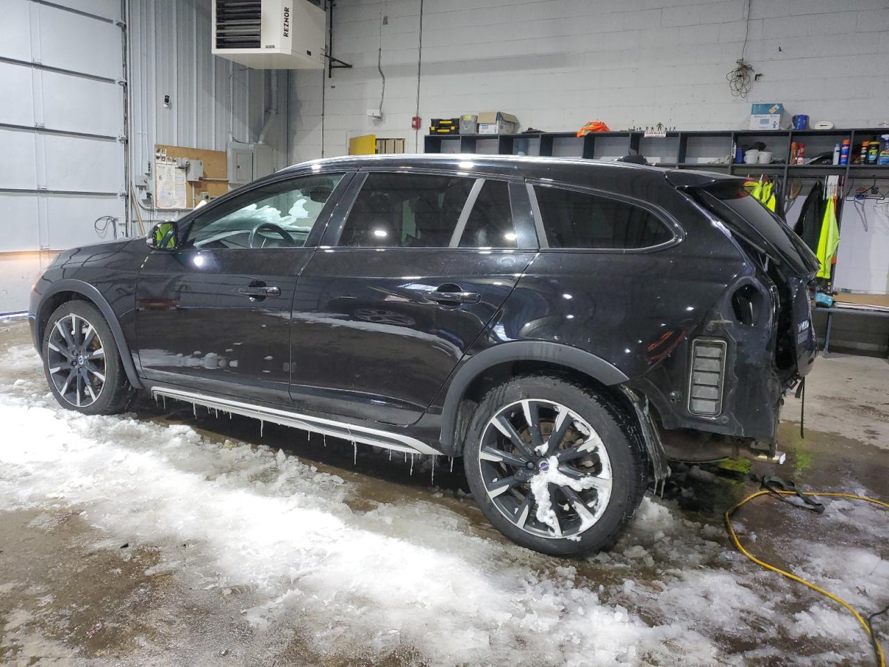 2016 Volvo V60 - Image 2