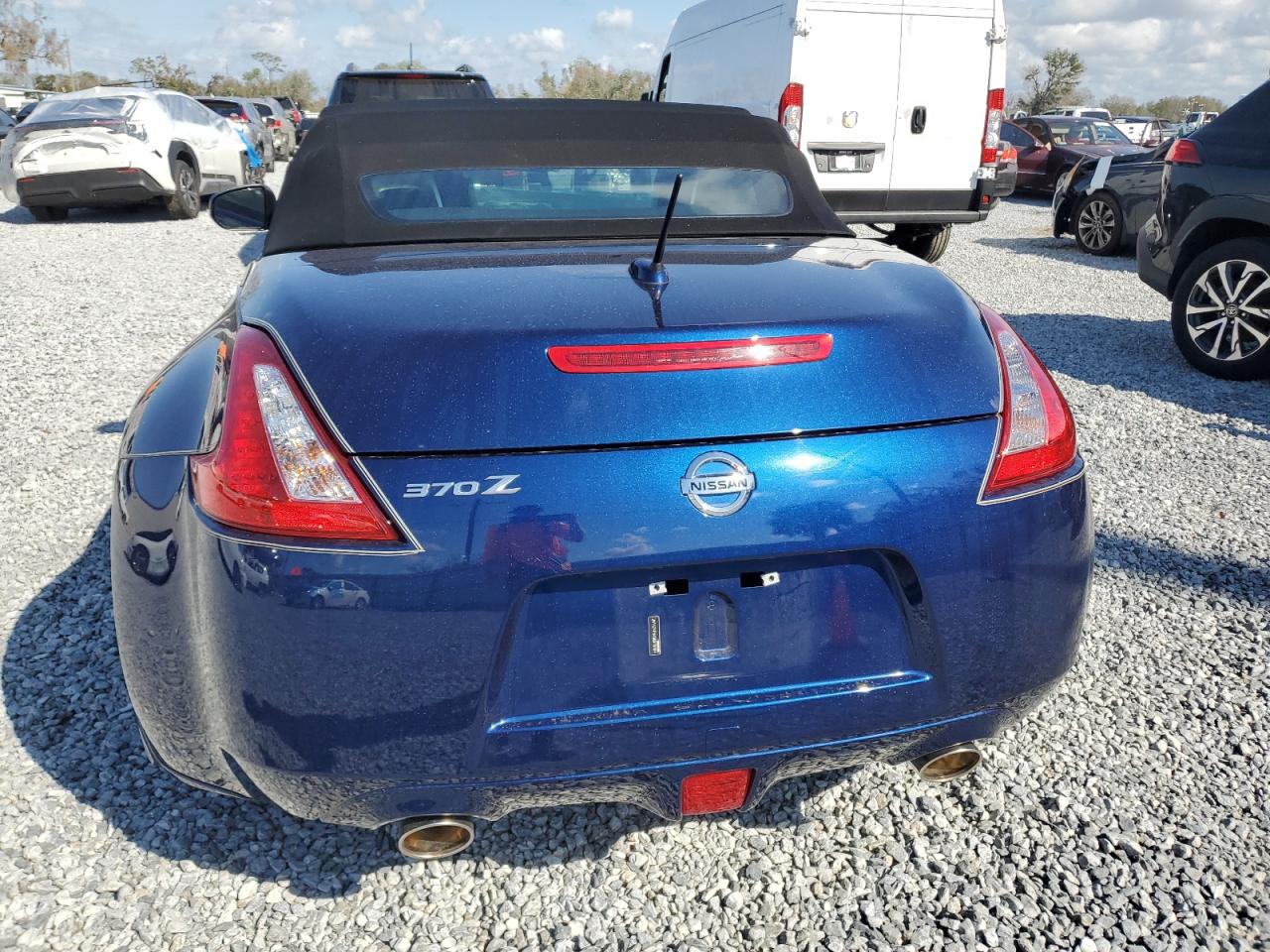 2016 Nissan 370Z - Image 6