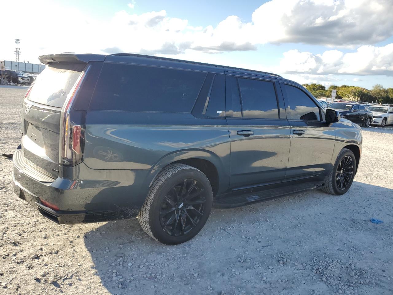 2021 Cadillac Escalade - Image 3