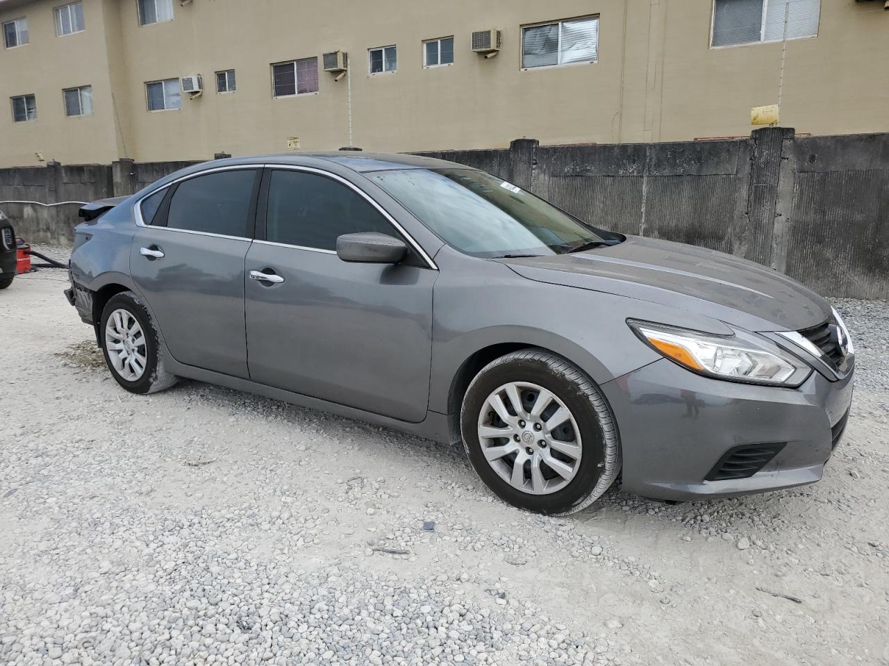 2016 Nissan Altima - Image 4