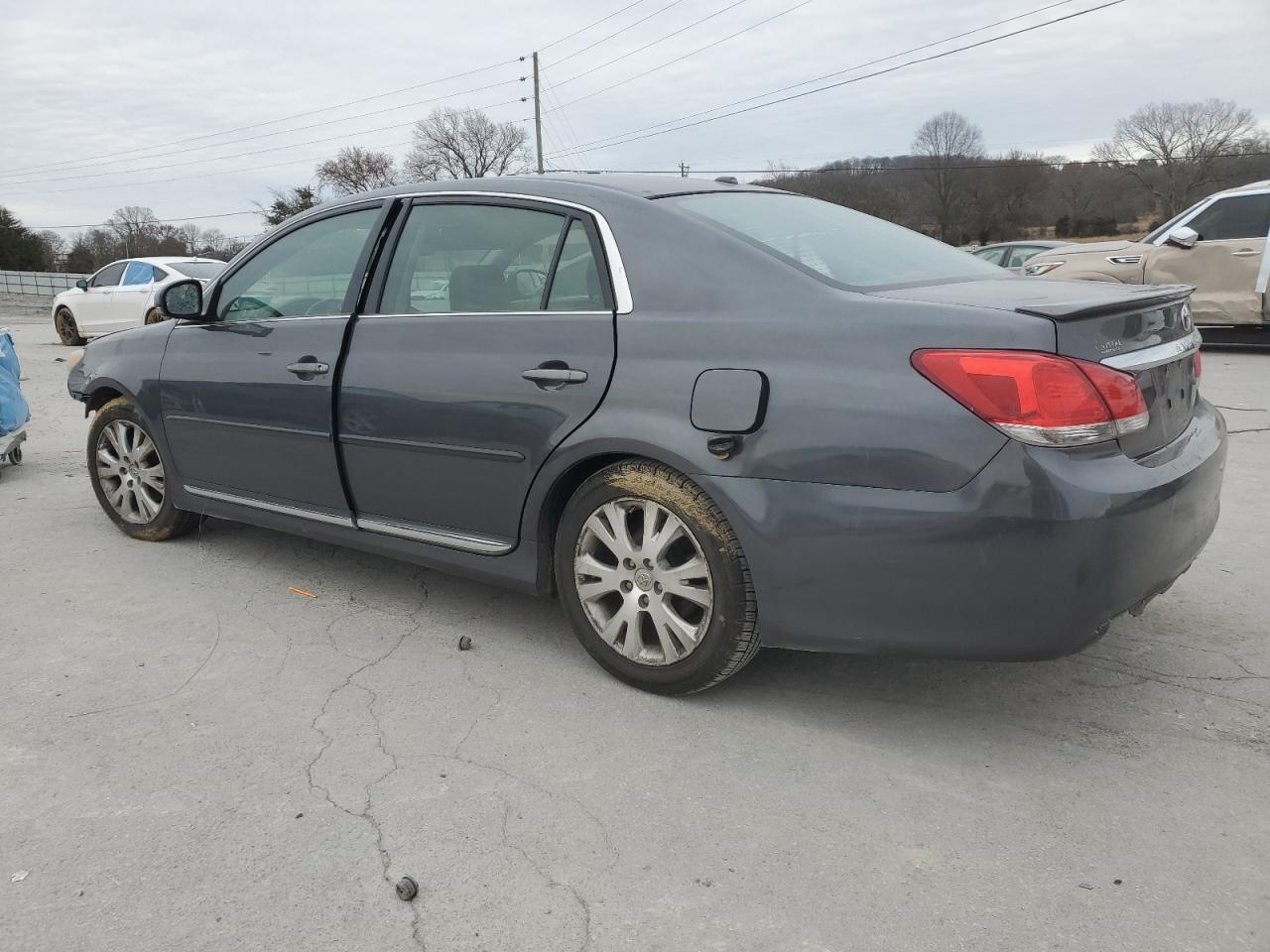 2011 Toyota Avalon - Image 2