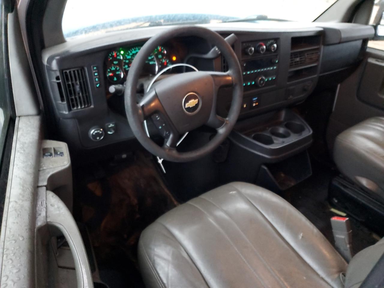2015 Chevrolet Express - Image 8