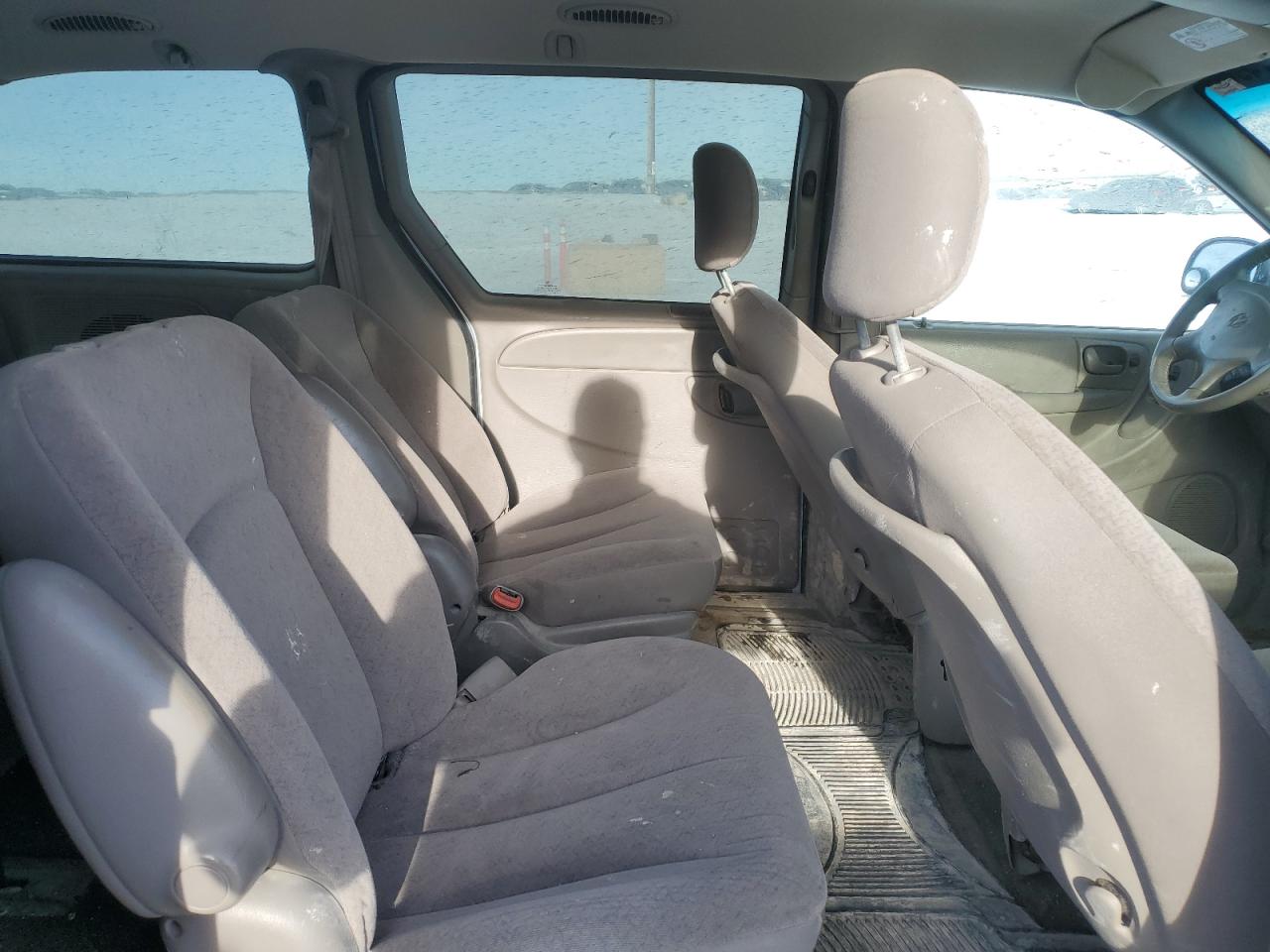 2003 Dodge Caravan - Image 11