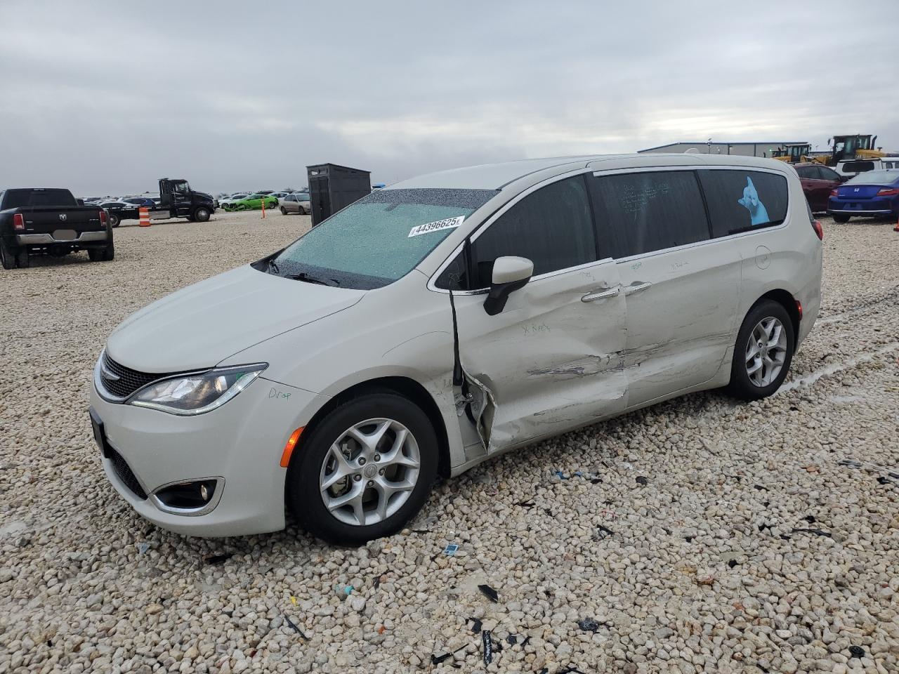 2017 Chrysler Pacifica - Image 1