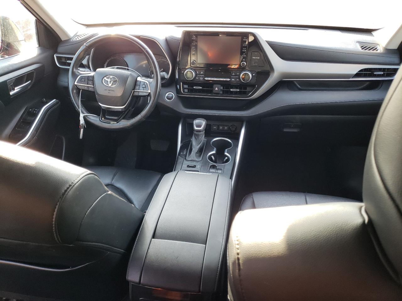 2021 Toyota Highlander - Image 8