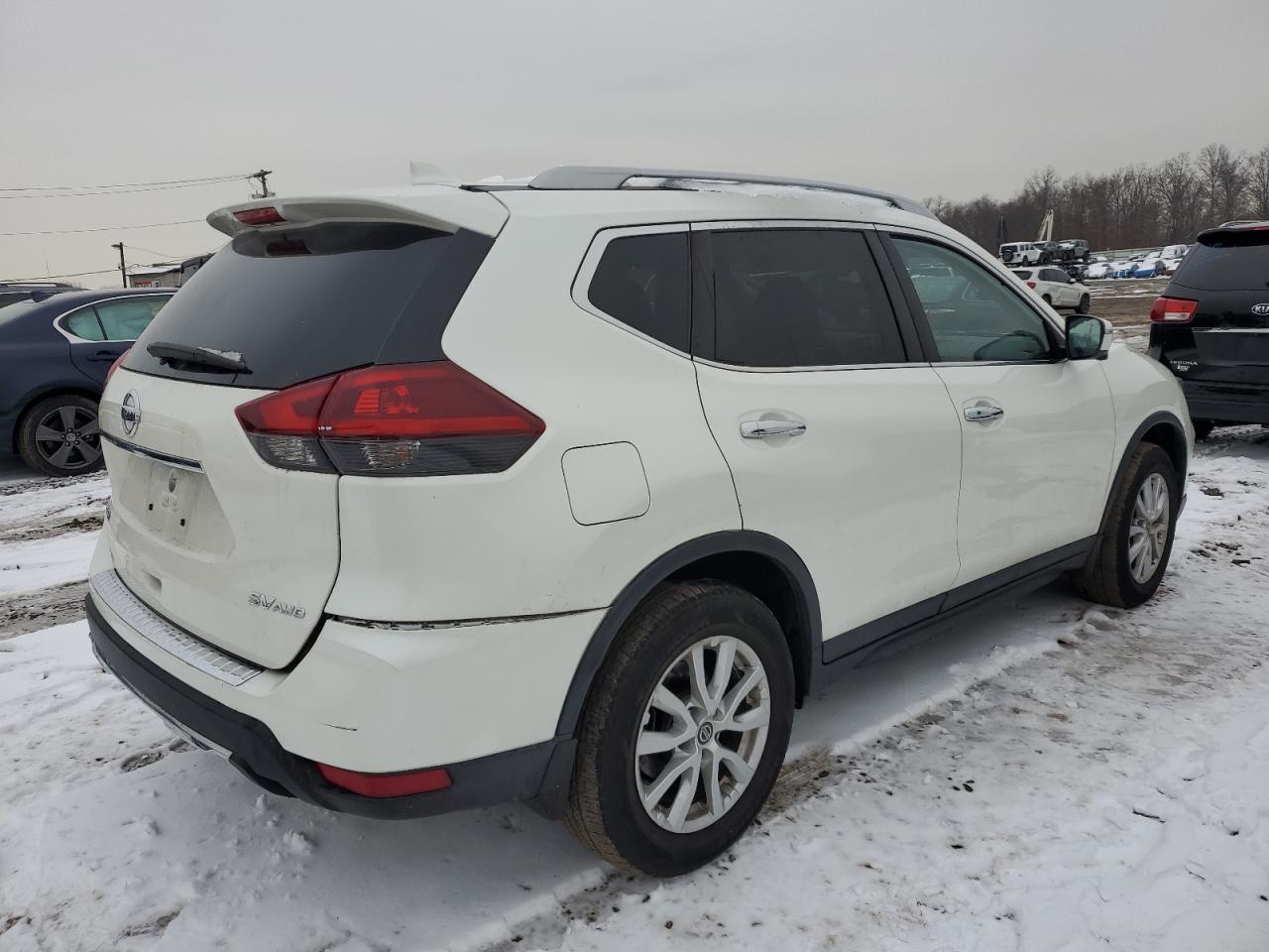 2018 Nissan Rogue - Image 3