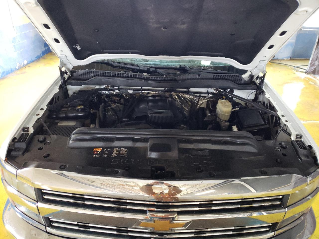 2015 Chevrolet Silverado - Image 11