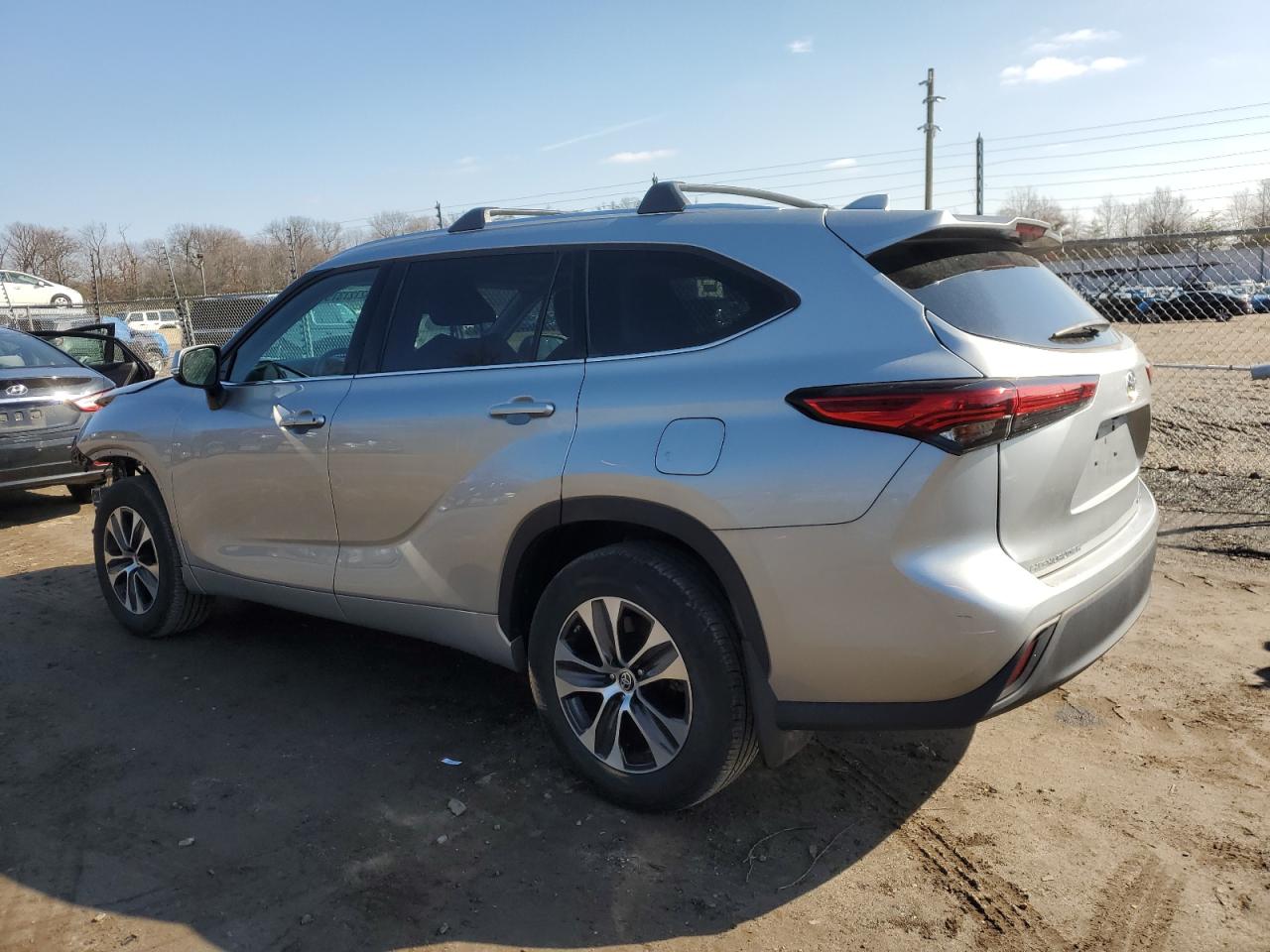 2021 Toyota Highlander - Image 2