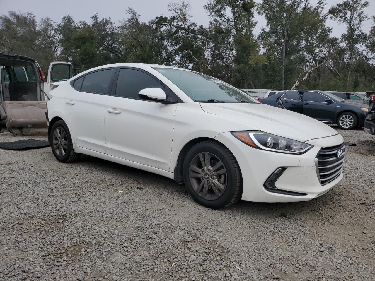2017 Hyundai Elantra - Image 4