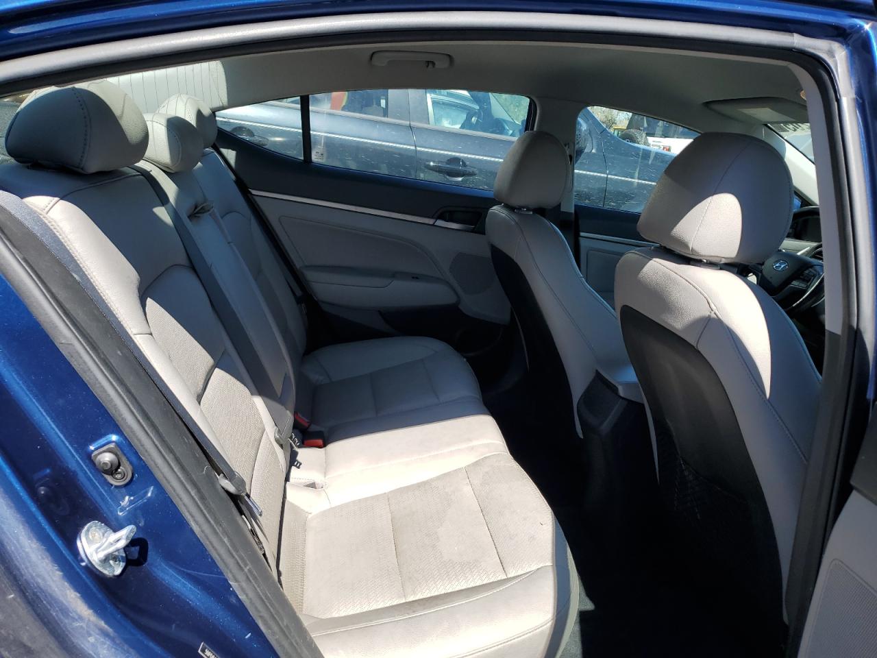2017 Hyundai Elantra - Image 10