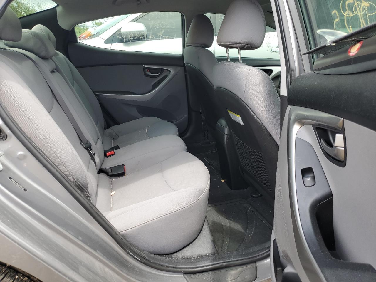 2013 Hyundai Elantra - Image 10