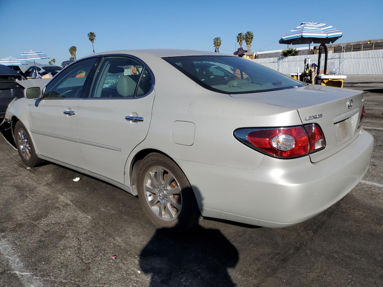 2002 Lexus ES - Image 2