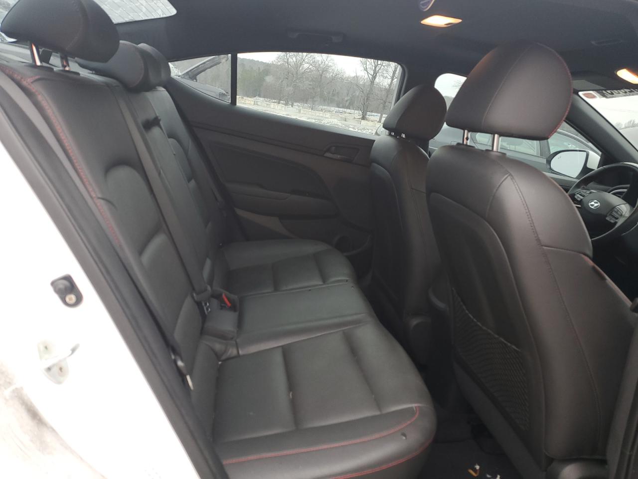2017 Hyundai Elantra - Image 10