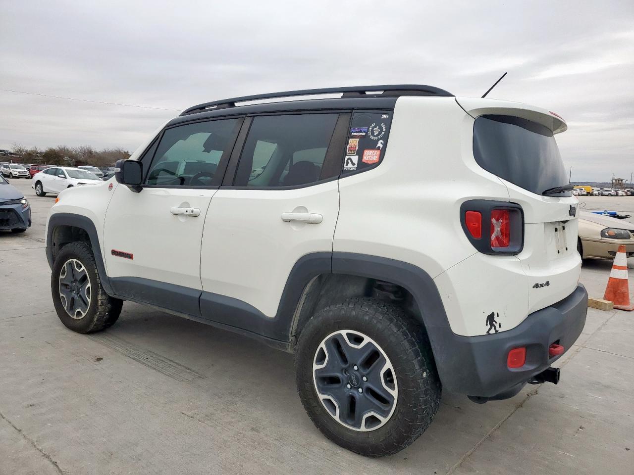 2016 Jeep Renegade - Image 2