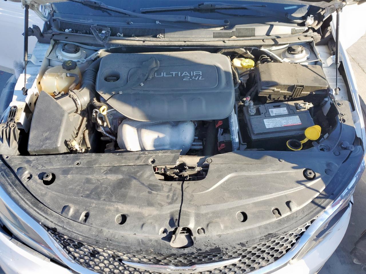 2015 Chrysler 200 - Image 11