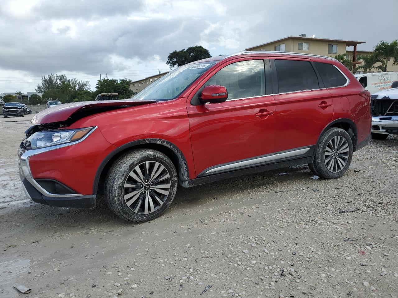 2020 Mitsubishi Outlander - Image 1