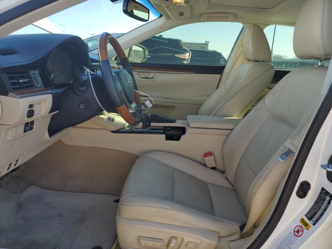 2015 Lexus ES - Image 7