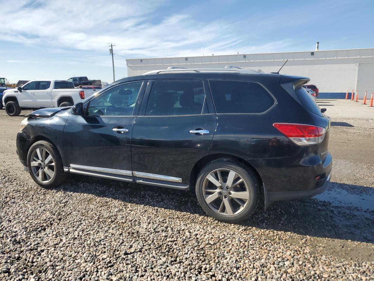 2014 Nissan Pathfinder - Image 2
